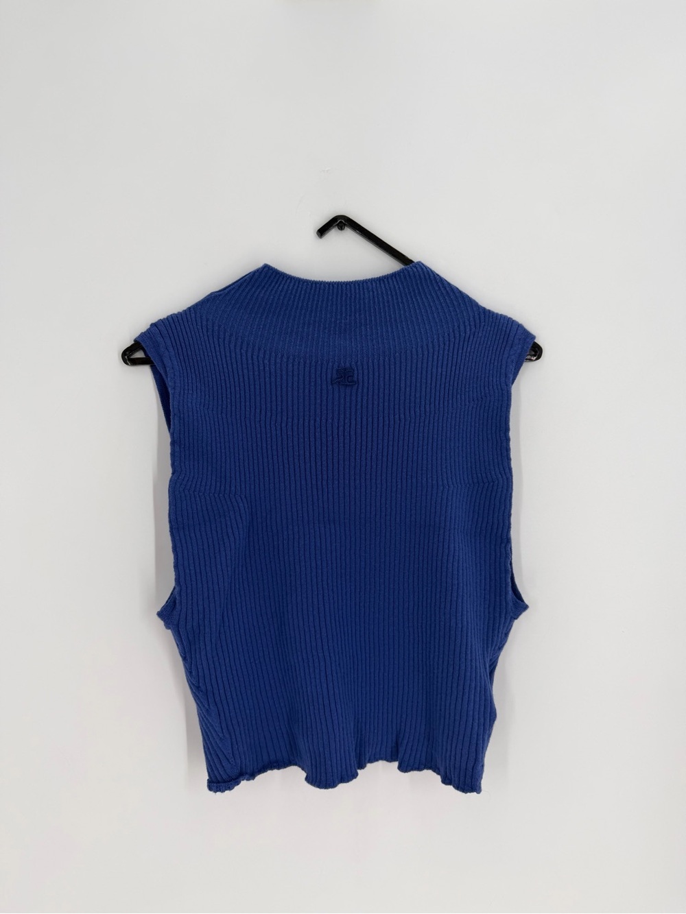 Courreges Mock Neck Embroidered Logo Ribbed Knitted Sleeveless Tank Top In Blue